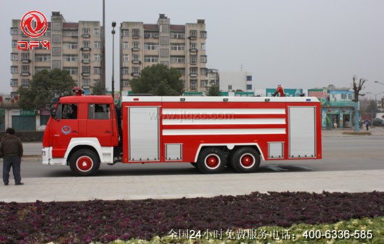 斯太爾干粉泡沫聯用消防車