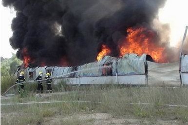 消防車(chē)救援現(xiàn)場(chǎng)